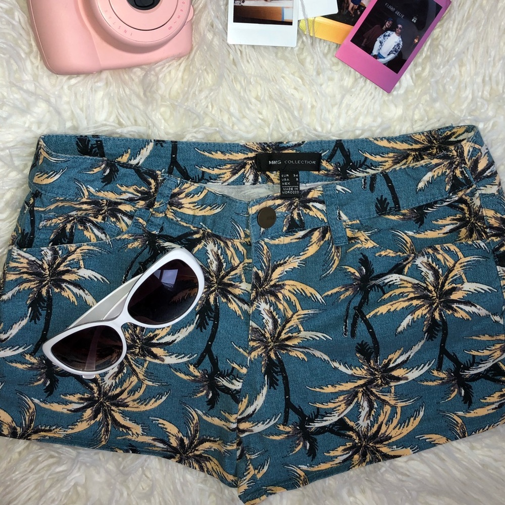 Women’s floral shorts